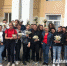 В Бологое Тверской области прохожим дарили цветы - Тверские ведомости