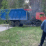 Под Тверью местные жители задержали грузовик, который вез строительный мусор в лес - Тверские ведомости
