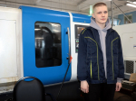 Девчата у станка