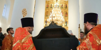 В Твери Митрополит Амвросий принял ковчег из семьи Людовика 13-го - Комсомольская Правда