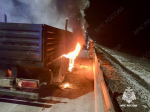 На трассе М-11 под Тверью у прицепа фуры загорелось колесо