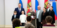 Губернатор Игорь Руденя наградил женщин, которые внесли вклад в развитие региона - ГТРК