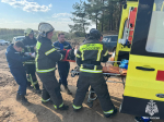 Под Тверью спасатели вытащили водителя из кабины экскаватора