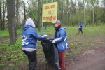 В Праздник Весны и Труда активисты партии организовали субботник в парке