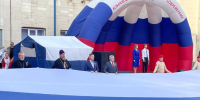 В Конаково торжественно отметили День Государственного флага при участии священнослужителей - Тверская епархия