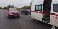 На трассе Р-132 в Тверской области столкнулись два автомобиля: есть пострадавшие - ТИА