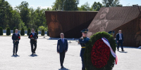 Председатель партии «Единая Россия», заместитель Председателя Совета Безопасности РФ Дмитрий Медведев и Губернатор Игорь Руденя на Ржевском мемориале Советскому солдату почтили память павших воинов - Единая Россия