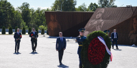 Медведев, Мединский, Руденя почтили память павших на тверской земле воинов.Фото Оксаны Стрыгиной - Газета Вся Тверь