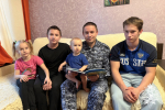 Многодетный отец тверской росгвардеец Иван Самуник поделился секретом воспитания детей