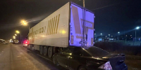 На М10 в Тверской области легковушка въехала под стоящий грузовик - Афанасий-биржа