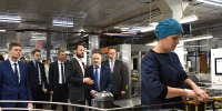 30.12.2025 | Временно исполняющий обязанности Губернатора Виталий Королев в Селижаровском округе посетил ведущее предприятие по производству фруктово-ягодной консервации - Главное управление по архивному делу