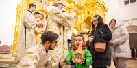 После  Великой Рождественской  вечерни в кафедральном соборе  архиерей, священнослужители и прихожане поздравили друг друга с Рождеством Христовым  - Тверская епархия