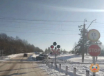 На железнодорожном переезде в Тверской области поезд столкнулся с автомобилем