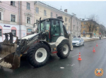 В Твери экскаватор-погрузчик наехал на пожилую женщину