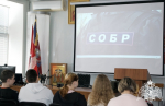 В преддверии юбилея Росгвардии в Твери сотрудники спецподразделения провели экскурсию по отряду