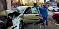 Автомобиль врезался в дом на Советской в Твери - Афанасий-биржа