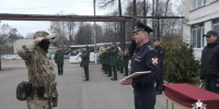 Начальник Управления Росгвардии по Тверской области полковник полиции Дмитрий Сурков наградил сотрудников спецподразделений Росгвардии вернувшихся из служебной командировки - Росгвардия
