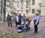 В Твери продолжаются городские субботники. Десантники отмыли танк Т-34