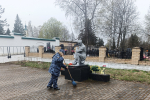 Сотрудники УФСИН России по Тверской области приняли участие в субботниках по уборке территорий воинских захоронений и общественных мест