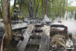 Пожар уничтожил хозпостройку в Осташковском округе