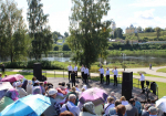 28.08.2026 | В праздник Успения Богородицы в Старице освятили памятник «Три игумена» и напутствовали будущих первоклассников