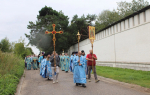 В праздник Успения Богородицы в Старице освятили памятник «Три игумена» и напутствовали будущих первоклассников