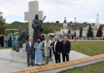 28.08.2026 | В праздник Успения Богородицы в Старице освятили памятник «Три игумена» и напутствовали будущих первоклассников